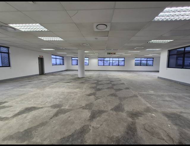 330M² OFFICE TO LET IN SUNNINGHILL